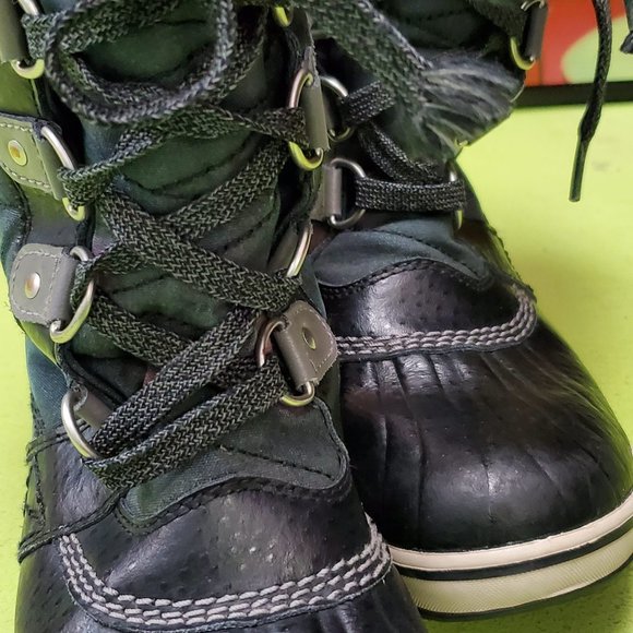 Sorel Tofino II Snow Boots (Youth 3) - Picture 3 of 16